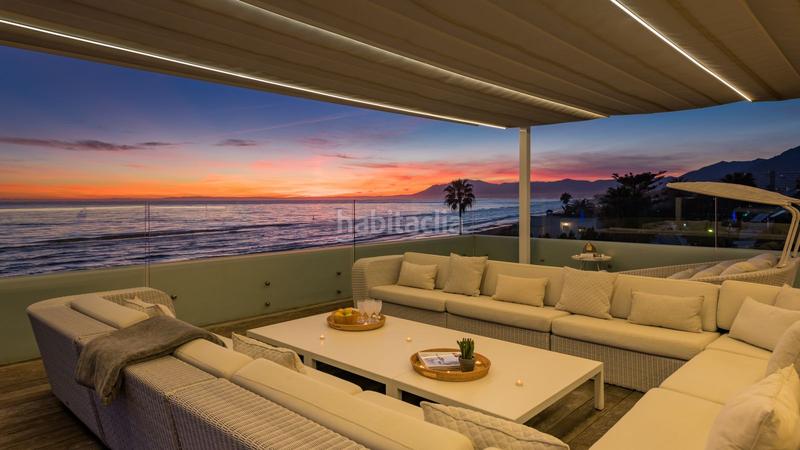 Foto 4852c583-0d26-423a-985a-647d33a79693. Casa villa en primera línea de playa en venta en Costabella en Marbella