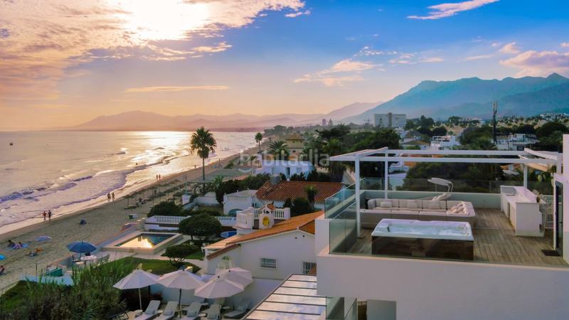 Foto b79d44bb-7bd7-475f-8e6e-ebc4034b53c8. Casa villa en primera línea de playa en venta en Costabella en Marbella