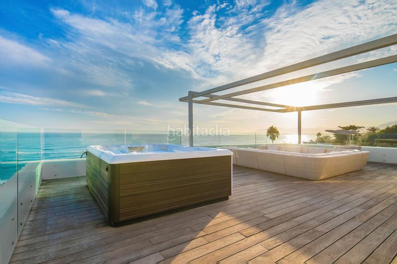 Foto fe76a171-9618-4817-95a2-aaacc277ea28. Casa villa en primera línea de playa en venta en Costabella en Marbella