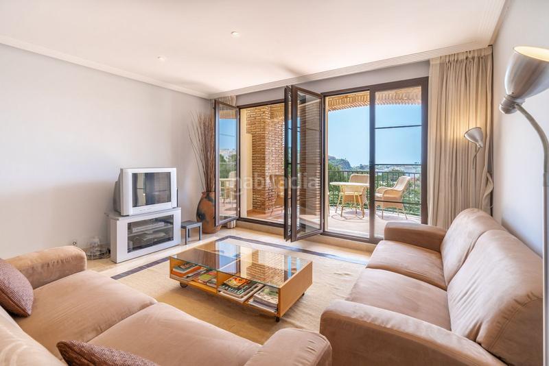 Foto d73dc2a9-b37c-4c67-8714-7ea7b3e1ed34. Apartamento  planta media en los arqueros en Benahavís