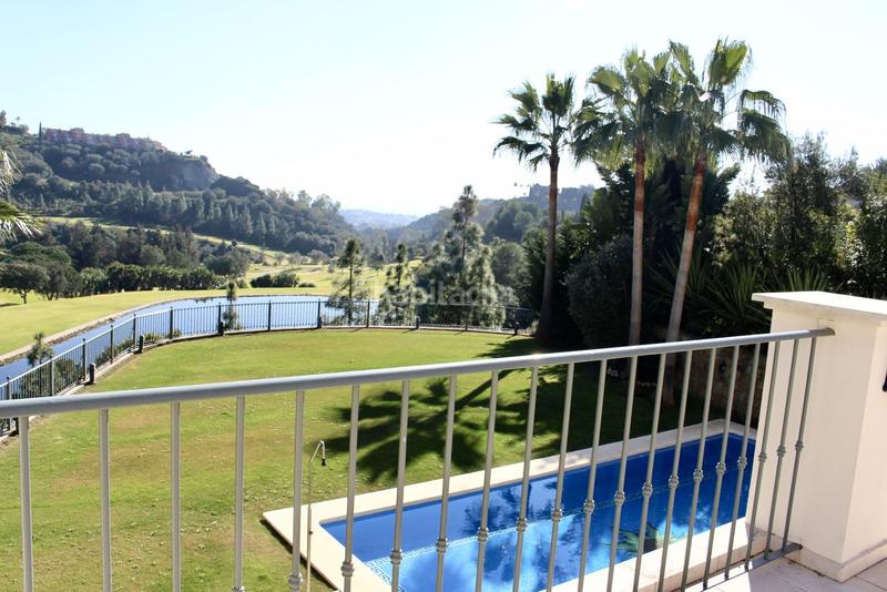 Foto 70e103a8-158b-47ca-96cc-0048e994c81e. Casa villa de lujo en primera línea de golf en los arqueros en Benahavís