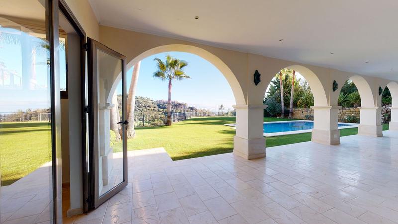 Foto c3a534ca-3f8a-411b-834f-5172c8688811. Casa villa de lujo en primera línea de golf en los arqueros en Benahavís