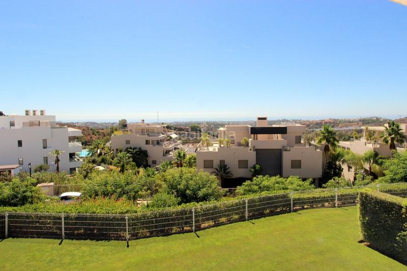 Foto 16f478b9-4f6a-448c-9399-5cbf6e454a39. Apartamento  planta media en los arqueros en Benahavís