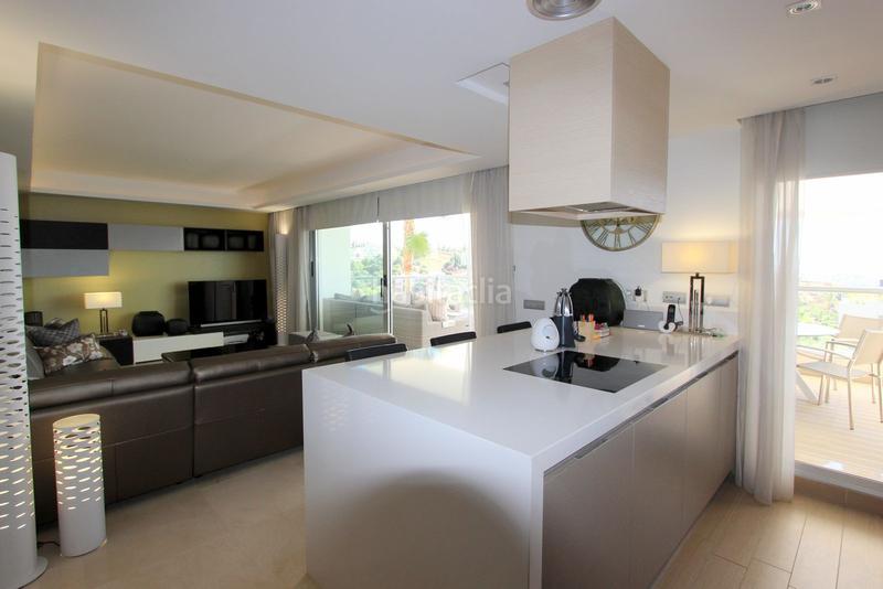 Foto c9e45a07-e2a0-4912-92dc-44f3687787e9. Apartamento  planta media en los arqueros en Benahavís