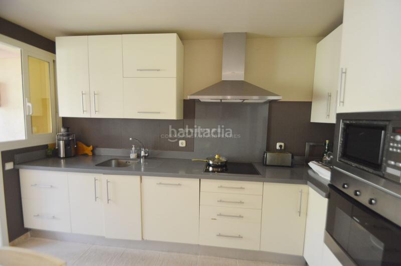Foto 1540149b-c888-4a9c-bdc7-94e924c0978e. Apartamento magnificent apartment located in a luxurious urbanization within the Río Real golf course, east. excellent location, just en Marbella