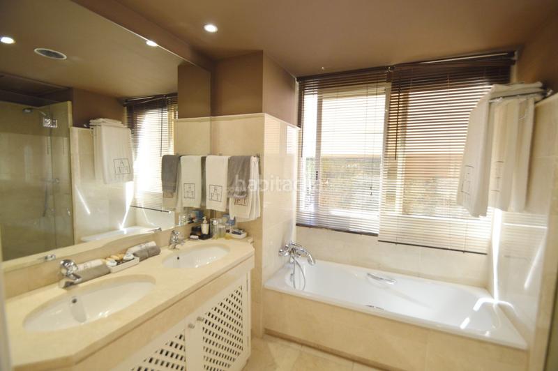 Foto a3833665-7b48-434c-9fce-baee40a2268b. Apartamento magnificent apartment located in a luxurious urbanization within the Río Real golf course, east. excellent location, just en Marbella