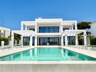 Casa a Elviria. Villa moderna en segunda linea de playa en elviria