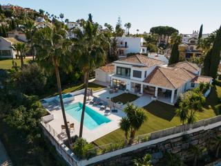 Haus in Nueva Andalucía centro. Villa de 5 dormitorios en los naranjos golf, nueva andalucia,