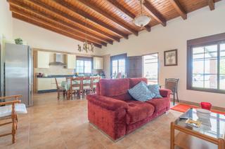 Haus in Centro. Hermosa, gran villa de campo con fantasticas vistas al mar