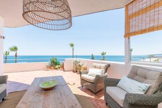 Attique à Bahía de Casares. Ático dúplex de primera línea con amplia terraza