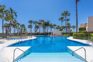 Àtic a Zona de Punta Plata. Estepona, nuevo oro milla, vistas al mar, ático, piscina, playa.