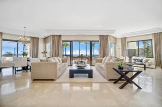 Casa a Los Arqueros  - Puerto del Almendro. Villa en primera línea de golf en los arqueros, benahavis con im