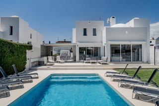 Casa a Rio sena-altos del rodeo 12. Bonita villa en nueva andalucia