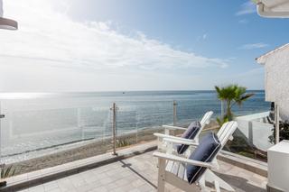 Casa a Guadalobón. Exclusiva vivienda en primera línea de playa en arena beach, est