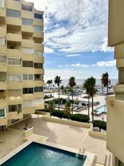 Apartamento en Playa de la Fontanilla. Increíble apartamento recientemente reformado en primera línea d