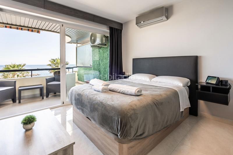 Foto fe3f23f9-3cee-46a5-8337-cefe294bcc4b. Estudio  en primera línea de playa ideal como inversión en Marbella