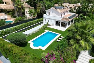 Casa en Auriga-nva andalucia h 16. Nueva villa de orientación oeste reformada en una ubicación priv