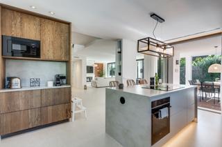 Casa a Auriga-nva andalucia h 16. Nueva villa de orientación oeste reformada en una ubicación priv