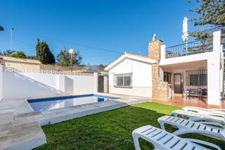 Maison en Velez malaga 14. Villa en los boliches, fuengirola confort y ubicacin privilegia