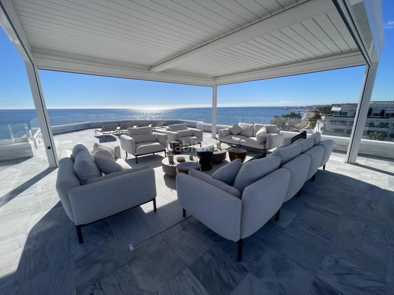 Foto 2cbc133b-591e-4fe4-b6e3-84920c9cbf72. Ático apartamento de lujo en primera línea de playa con las mejores vistas en Marbella