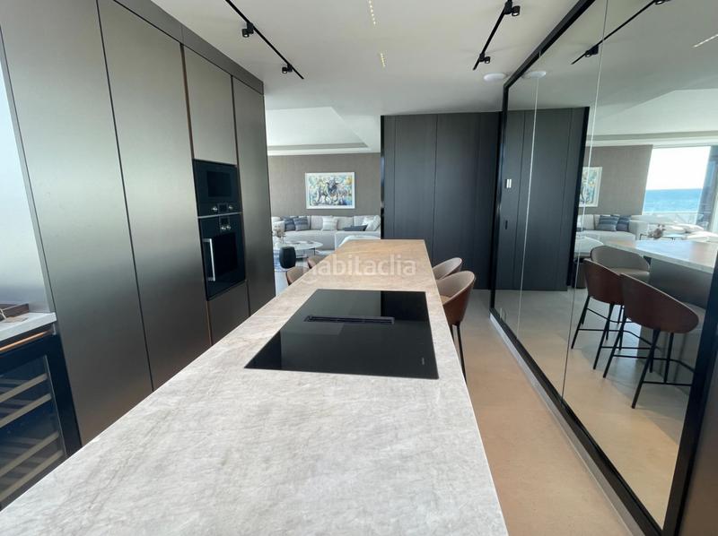 Foto 4b31e0c1-898f-4d69-ad5a-d8964a0eb0bb. Ático apartamento de lujo en primera línea de playa con las mejores vistas en Marbella