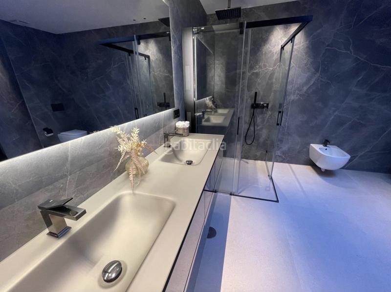 Foto 7935d608-d6e1-4318-9f54-579caa75b776. Ático apartamento de lujo en primera línea de playa con las mejores vistas en Marbella
