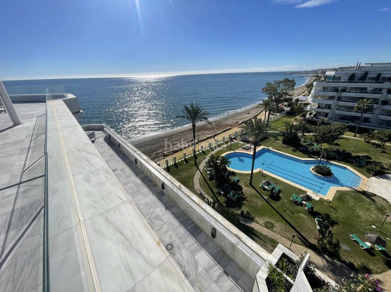 Foto 83201e88-dfd4-45e8-87d2-a5927fbfff0a. Ático apartamento de lujo en primera línea de playa con las mejores vistas en Marbella