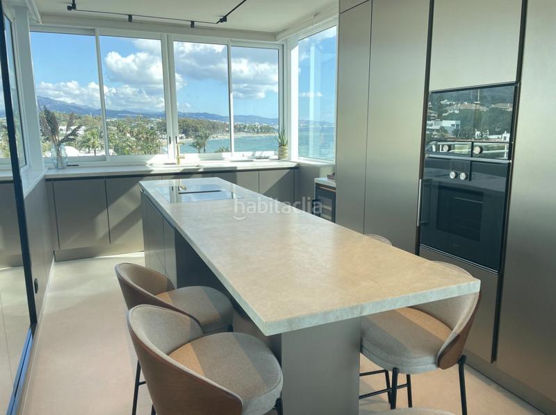 Foto bb6a8b5a-5dd0-40f5-949a-da66b148f9c1. Ático apartamento de lujo en primera línea de playa con las mejores vistas en Marbella