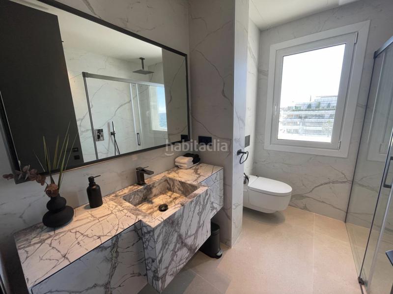 Foto d0374340-04ce-4b41-ac25-50d54f1fa93f. Ático apartamento de lujo en primera línea de playa con las mejores vistas en Marbella