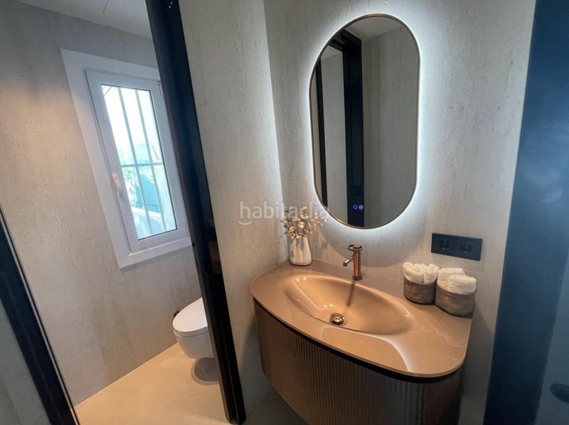 Foto d3980bdb-5de8-417d-9df8-e84d8efa9641. Ático apartamento de lujo en primera línea de playa con las mejores vistas en Marbella