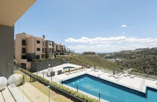 Attique à Benahavís pueblo. Apartamento en planta alta en venta