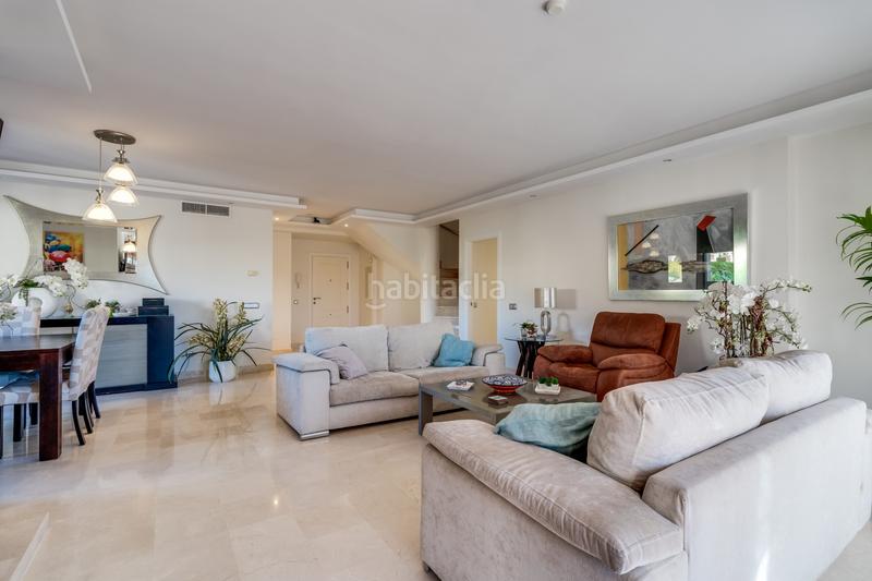 Foto 23cc7279-9c38-4647-86ea-e0005e3aa50a. Miete dachwohnung mit heizung parking pool in Benatalaya Estepona