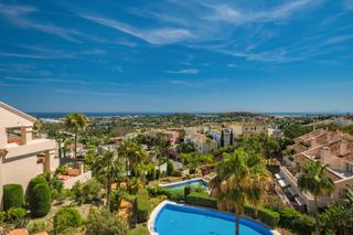 Apartament a Los Naranjos. Apartamento en planta media en albatross hill