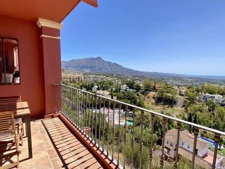 Apartament a La Quinta. Apartamento planta media en venta en monte halcones, benahavís