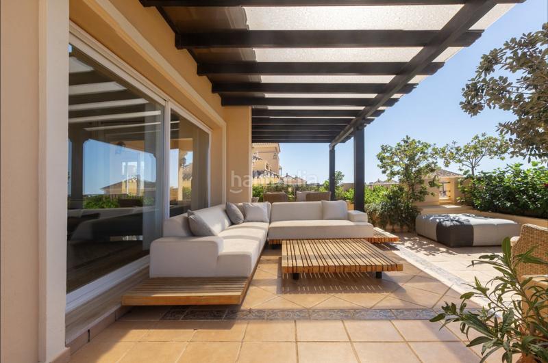 Foto 149cefba-7219-4125-b5a5-a25220ca6ee4. Ático espacioso ático dúplex con impresionantes vistas al mar en elviria. en Marbella