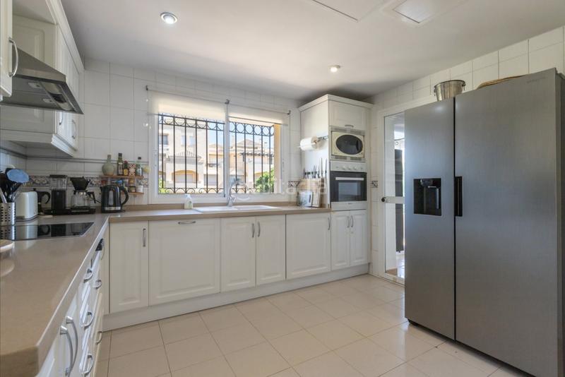Foto 2425f9ed-cace-41cd-bd83-7f001fc791b1. Ático espacioso ático dúplex con impresionantes vistas al mar en elviria. en Marbella