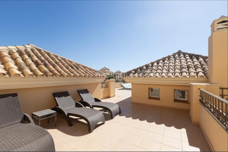 Foto 2742bb5e-0a1e-4fd8-a70a-d2103e702a9a. Ático espacioso ático dúplex con impresionantes vistas al mar en elviria. en Marbella