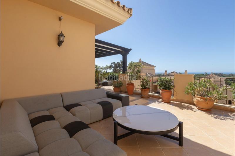 Foto 6c0fd635-8a75-4afd-9436-ed9bb24f6b7e. Ático espacioso ático dúplex con impresionantes vistas al mar en elviria. en Marbella