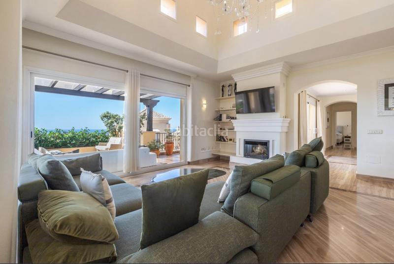 Foto 758c0186-47dd-4d3b-9c2b-a4b716eb9f89. Ático espacioso ático dúplex con impresionantes vistas al mar en elviria. en Marbella
