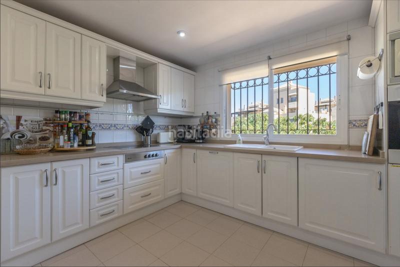 Foto 9968e39c-9123-4890-b664-d175d6806ef4. Ático espacioso ático dúplex con impresionantes vistas al mar en elviria. en Marbella