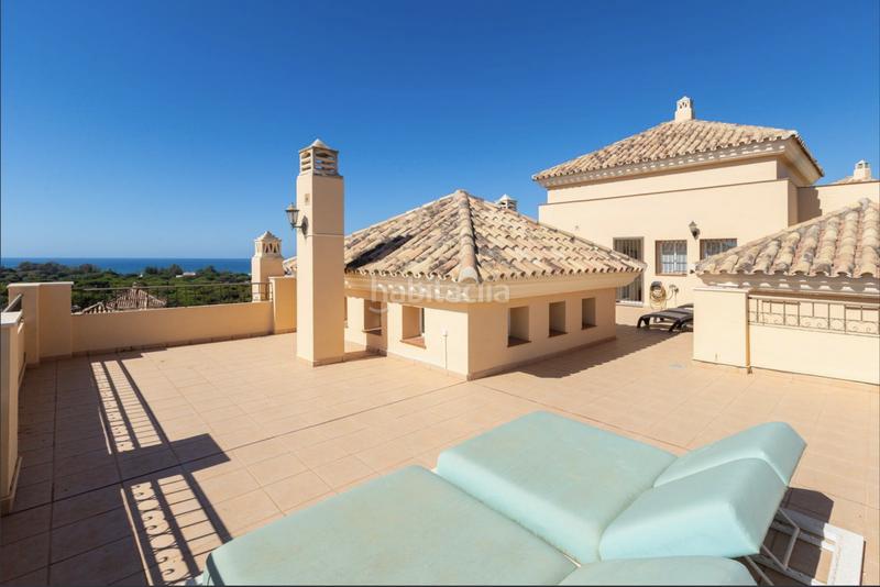 Foto cb45dff8-e23d-4260-ab5f-57708636c153. Ático espacioso ático dúplex con impresionantes vistas al mar en elviria. en Marbella