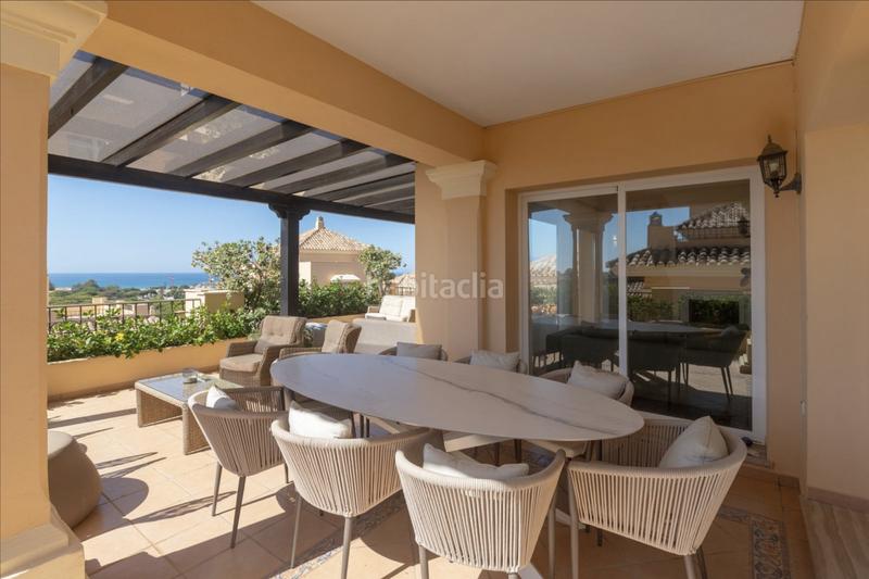 Foto cbd38061-3232-4ff7-a544-27637f094df4. Ático espacioso ático dúplex con impresionantes vistas al mar en elviria. en Marbella