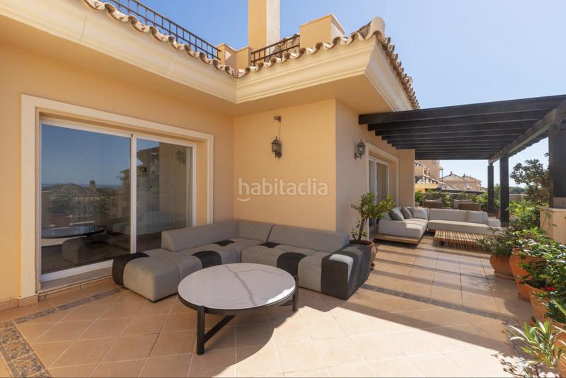 Foto d1e97534-840e-4c45-b0c4-bd060f93ac74. Ático espacioso ático dúplex con impresionantes vistas al mar en elviria. en Marbella