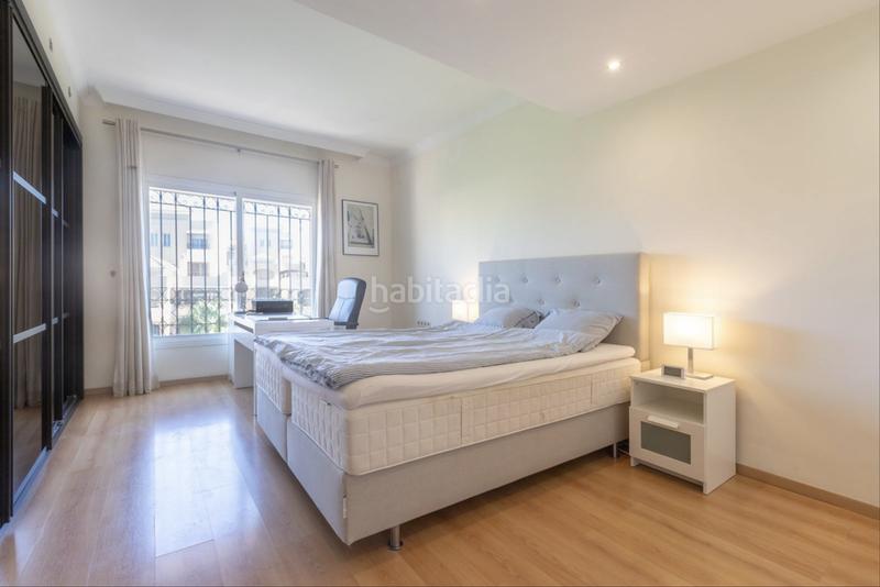 Foto e6982a9c-4912-4b8e-a1b8-5b64159c9702. Ático espacioso ático dúplex con impresionantes vistas al mar en elviria. en Marbella