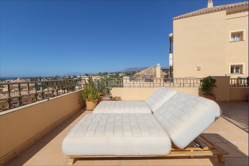 Foto e872571a-273f-4dd8-91cd-42827627c6aa. Ático espacioso ático dúplex con impresionantes vistas al mar en elviria. en Marbella