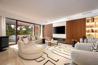 Planta baixa a Nueva Andalucía centro. Apartamento de lujo en planta baja en alzambra hill club