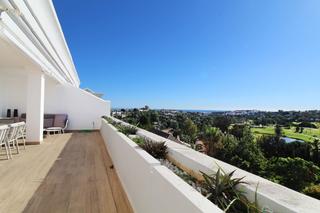 Ático en Las Brisas. Ático renovado exquisito con vistas panorámicas en royal las bri