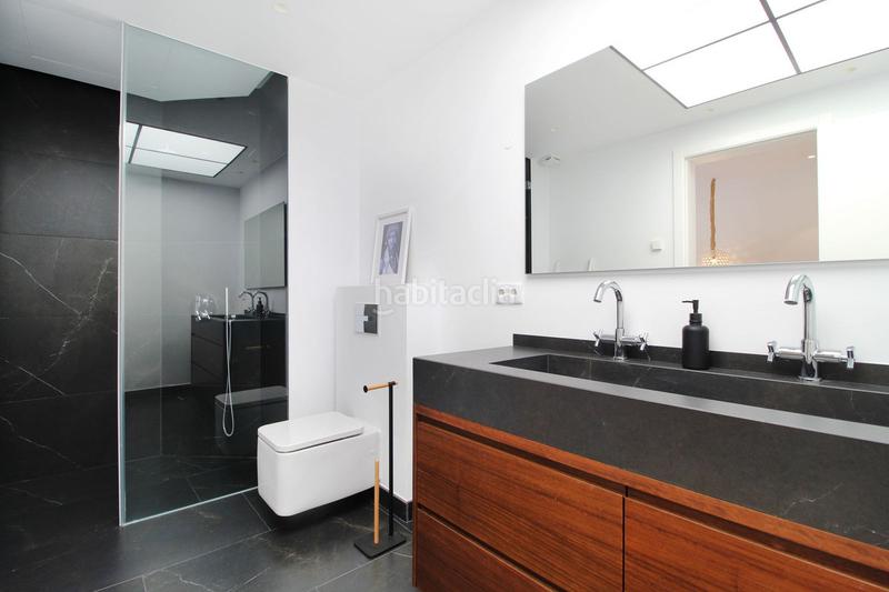 Foto 175cb9f9-d123-407e-9c61-42e582c5c50d. Ático  renovado exquisito con vistas panorámicas en royal Las Brisas en Marbella