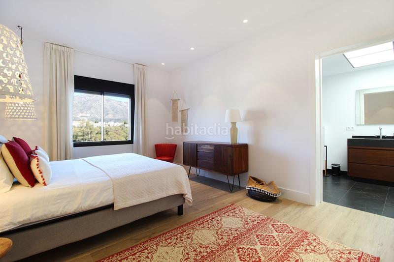 Foto 183dbdd3-21d1-4a2b-9427-9eb4d0cb631d. Ático  renovado exquisito con vistas panorámicas en royal Las Brisas en Marbella