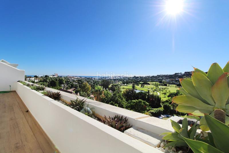 Foto 645c6f8b-0ff5-4537-80b9-83ed67ed01a0. Ático  renovado exquisito con vistas panorámicas en royal Las Brisas en Marbella